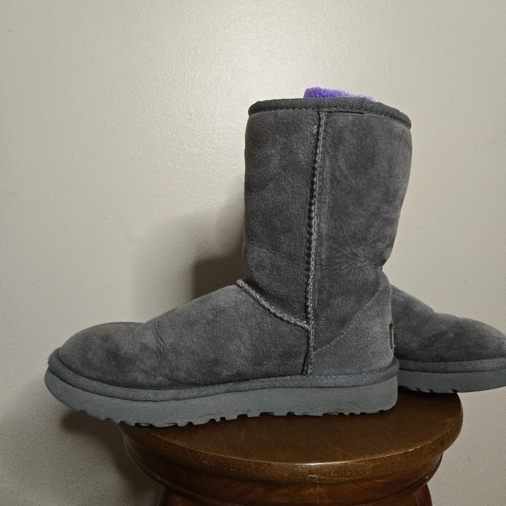 UGG Women's Classic Boots - Picture 3 of 10